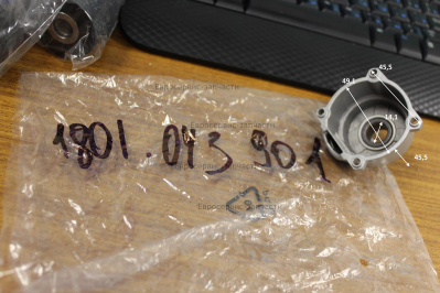 Крышка редуктора в сборе