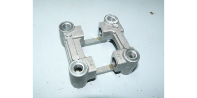 Крепление распределительного вала